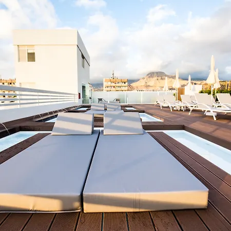 ホテル Coral & - Adults Only 4*