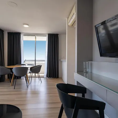 호텔 Coral & - Adults Only