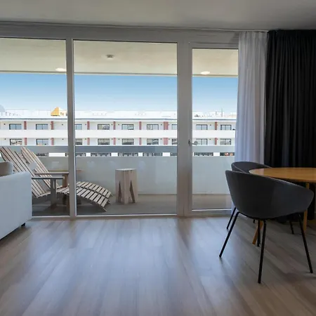 Coral & - Adults Only 4*