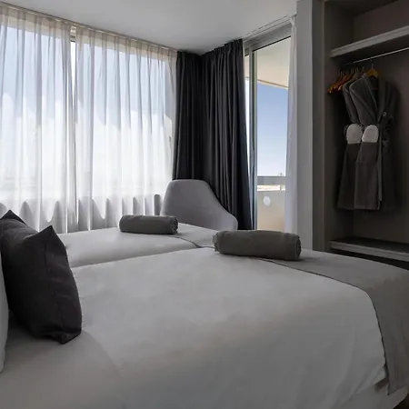 ホテル Coral & - Adults Only 4*