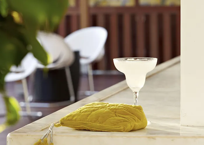 Coral & - Adults Only 4*